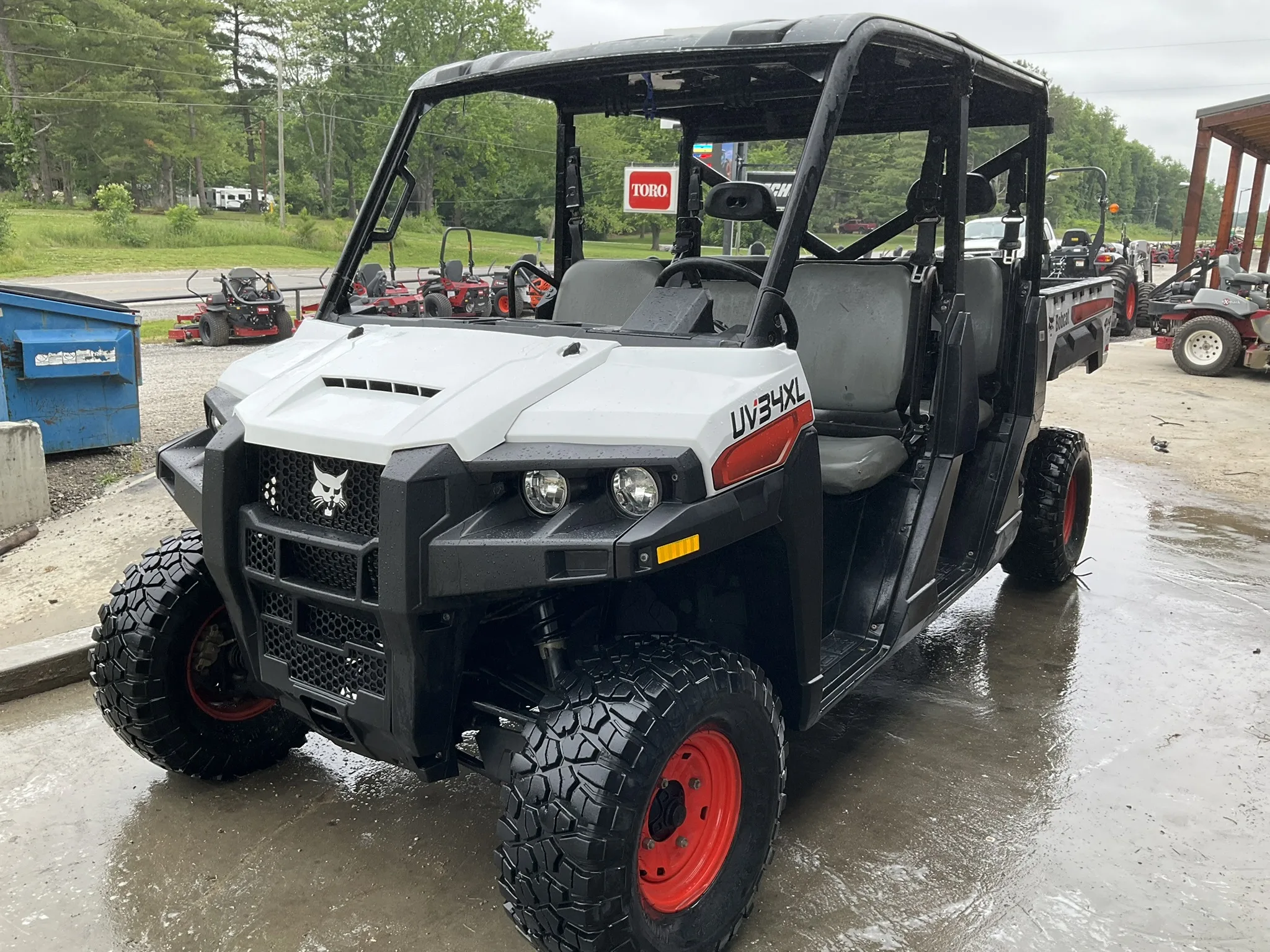 2022 Bobcat UV34XL w/ 376hrs Gas UTV Seats 6 - Image 2