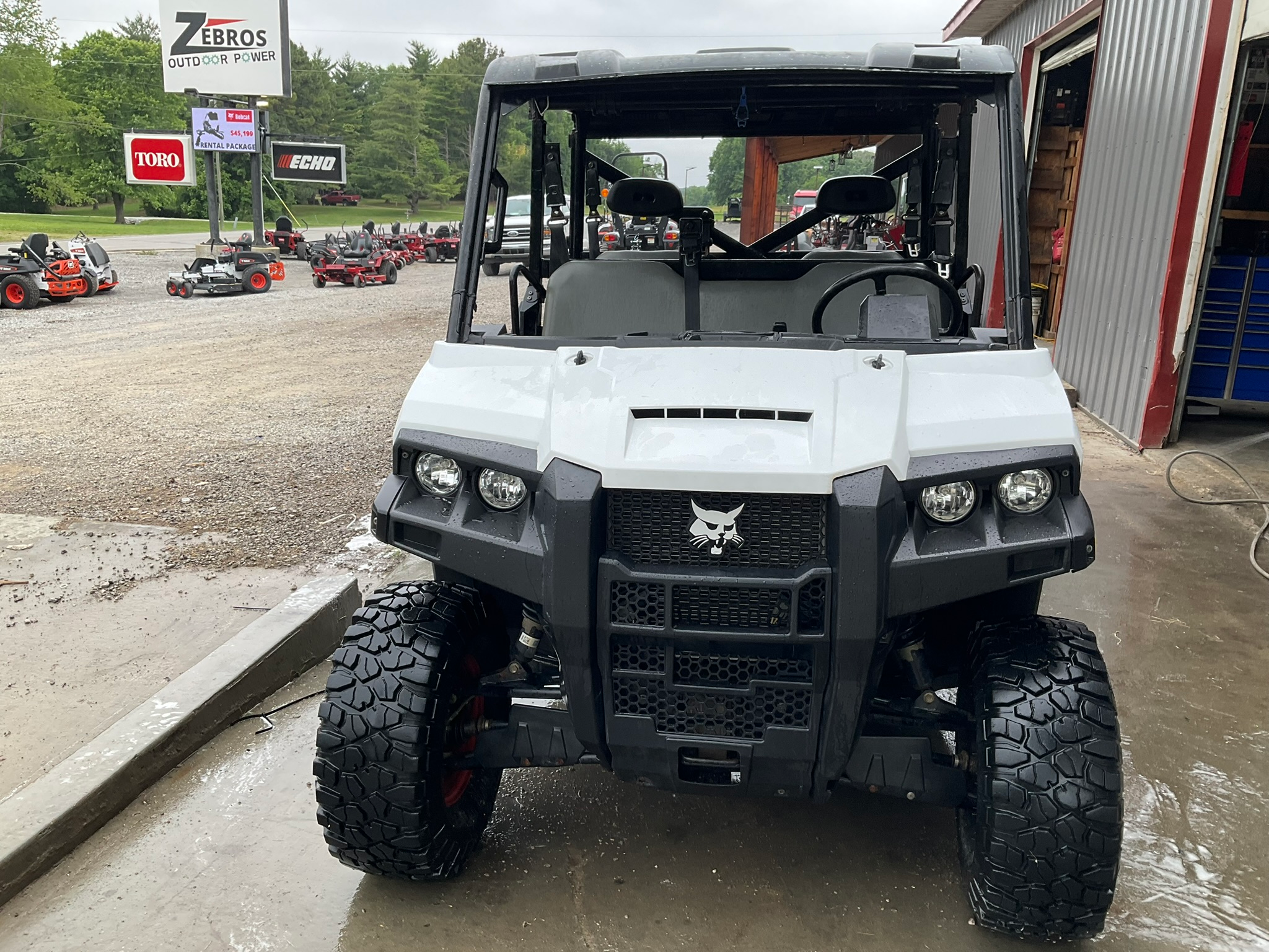 2022 Bobcat UV34XL w/ 376hrs Gas UTV Seats 6 - Image 3