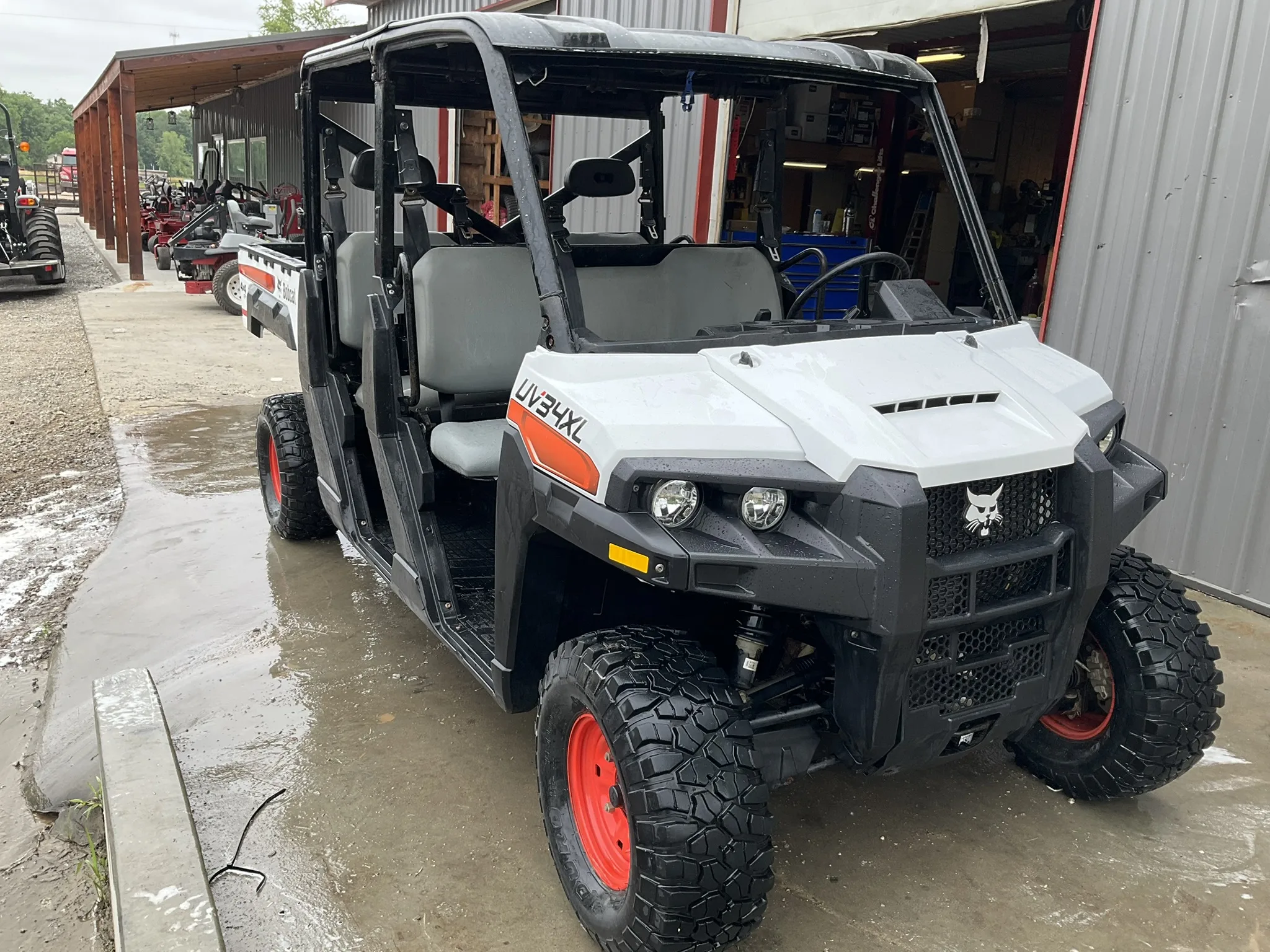 2022 Bobcat UV34XL w/ 376hrs Gas UTV Seats 6 - Image 4