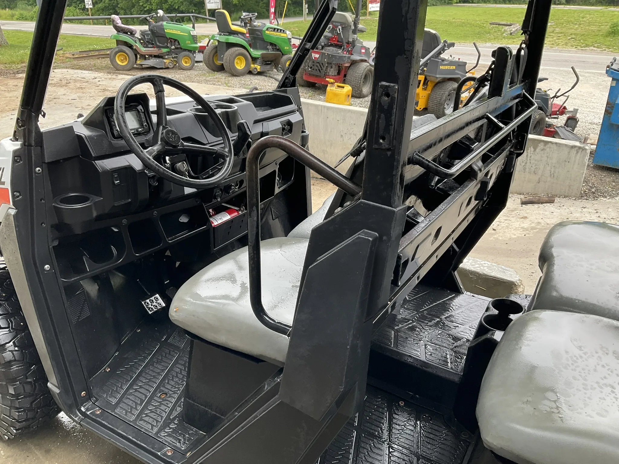 2022 Bobcat UV34XL w/ 376hrs Gas UTV Seats 6 - Image 11