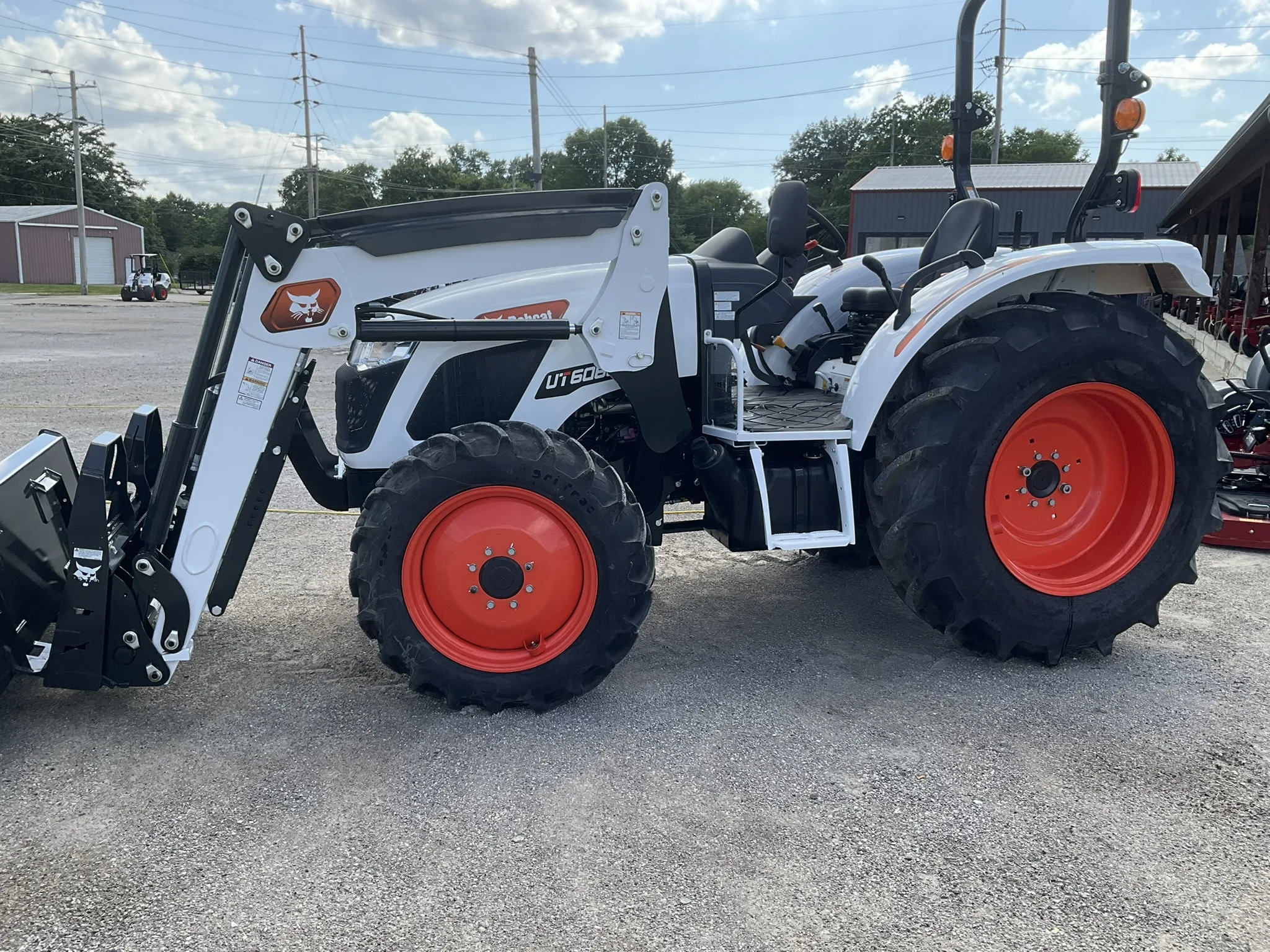 Bobcat UT 6066 Utility Tractor & Loader w/ Pallet Fork & Bucket Package - Image 11