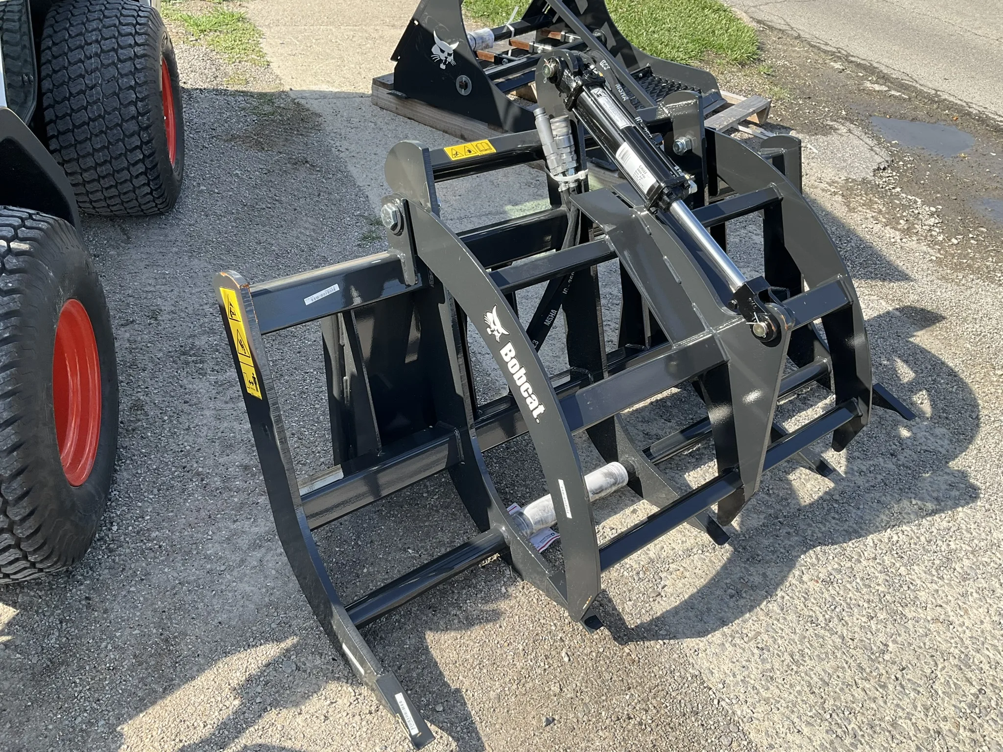 2026 Bobcat L35 All Wheel Steer Loader- Landscaper Package - Image 18