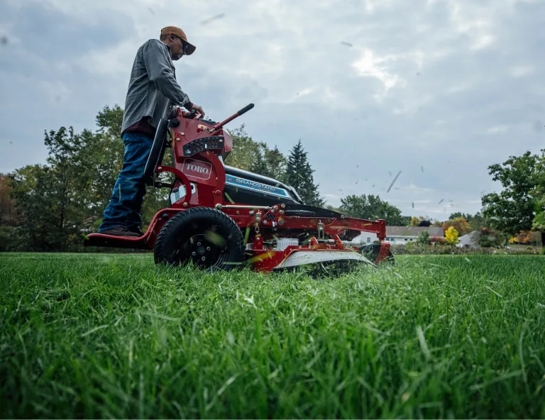 Toro Revolution Stand-On 60" 18564 - Image 4